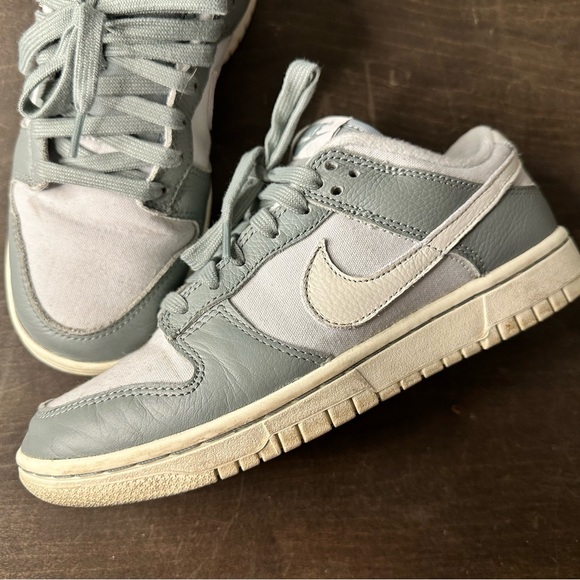 Nike Men’s Mica Green Dunks - Picture 6 of 8